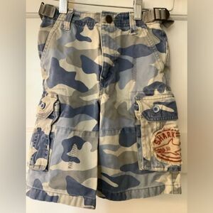 Mini Boden Boys Blue Camo Cargo shorts, 6y